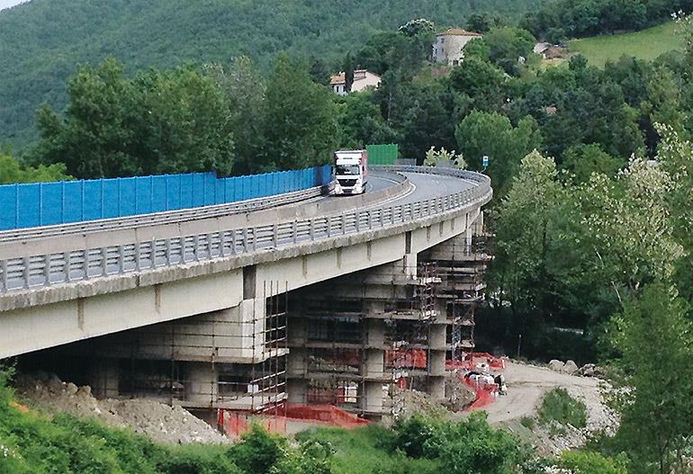 Seismic retrofit of Ancione viaduct piles on E45 road Orte-Ravenna, Pieve S. Stefano, Arezzo, Italy